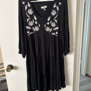Cupio Black Long Sleeve Tiered Dress with White Floral Embroidery